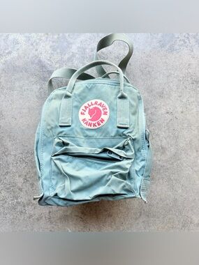 Fjällräven Kånken Mini Backpack in Light Sage